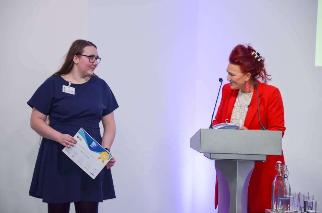 23876F7D-DF9A-40B7-8B85-7BA5F6CEE9D6_1_105_c