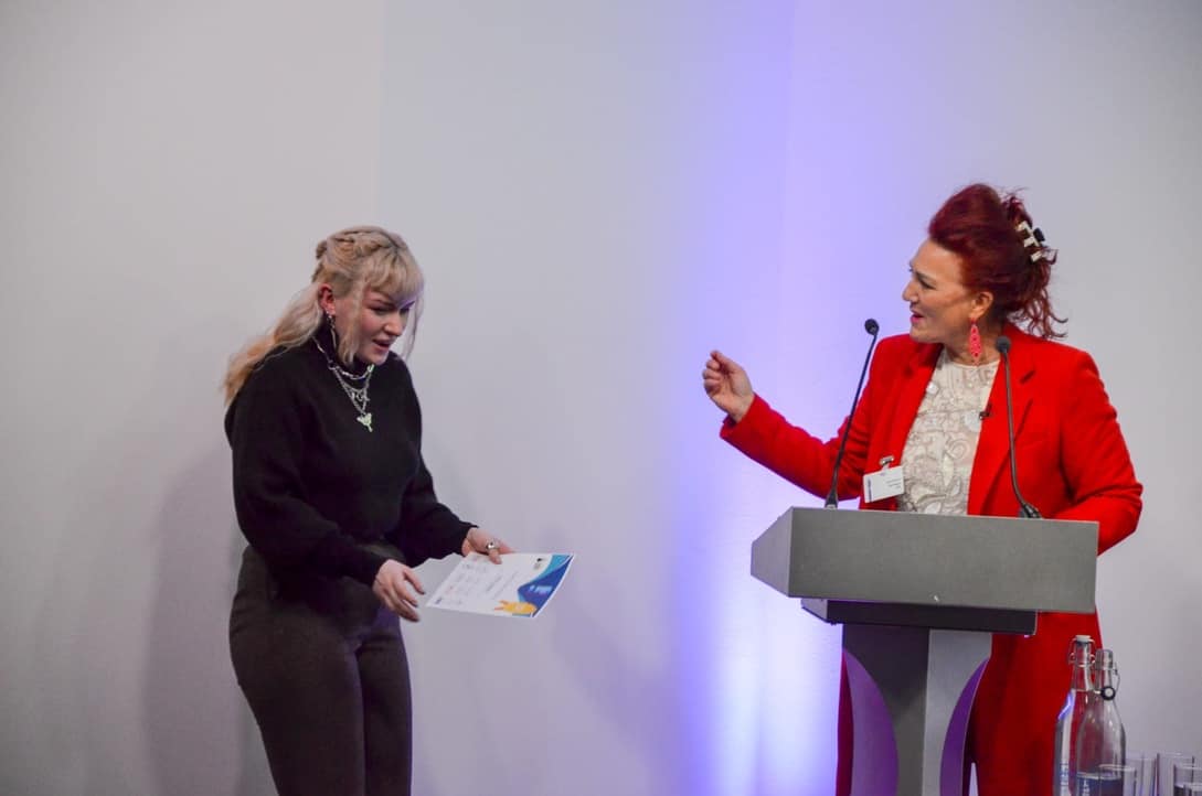 FD6D2BFF-A924-40DB-B5FA-C21C011634EA_1_105_c